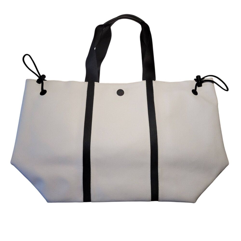 Lululemon Day Out Tote *16: - Picture 3 of 14